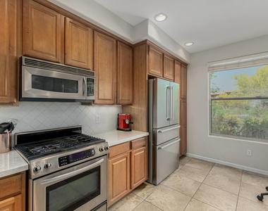 10260 E White Feather Lane - Photo Thumbnail 6