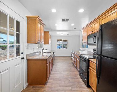 528 W 18th - Photo Thumbnail 8