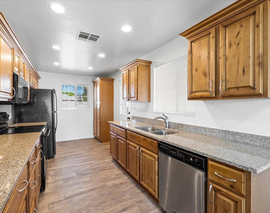 528 W 18th - Photo Thumbnail 9