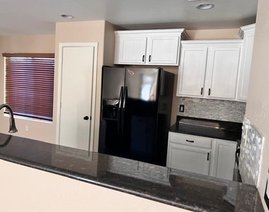 5786 S 240th Drive - Photo Thumbnail 4