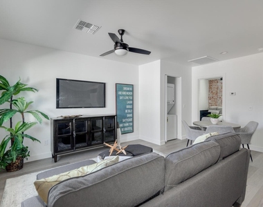 2512 E Thomas Road - Photo Thumbnail 4