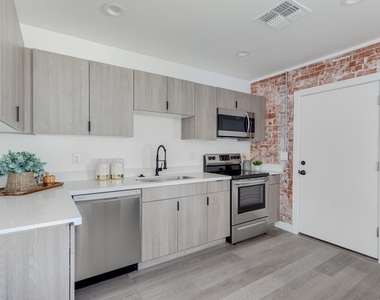 2512 E Thomas Road - Photo Thumbnail 2