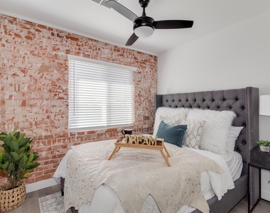 2512 E Thomas Road - Photo Thumbnail 17