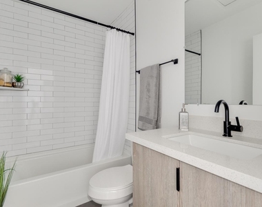 2512 E Thomas Road - Photo Thumbnail 18