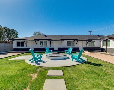 2512 E Thomas Road - Photo Thumbnail 14