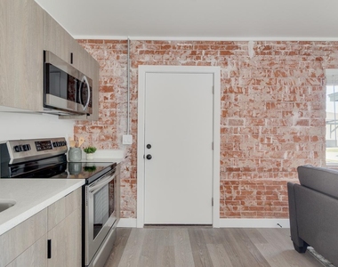 2512 E Thomas Road - Photo Thumbnail 11