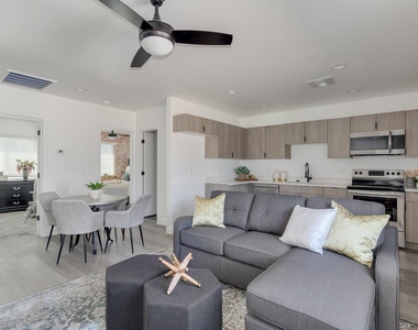 2512 E Thomas Road - Photo Thumbnail 5