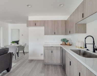 2512 E Thomas Road - Photo Thumbnail 10