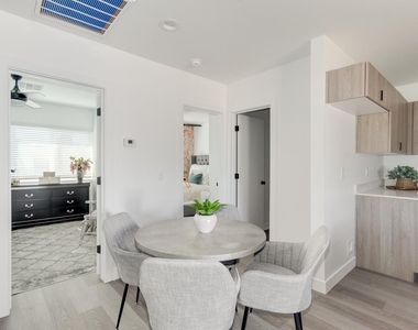 2512 E Thomas Road - Photo Thumbnail 12