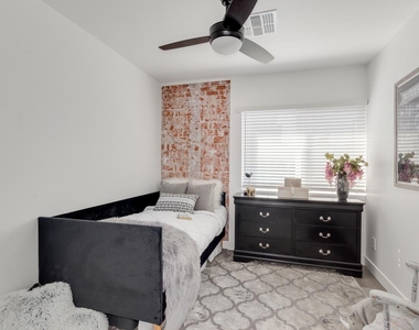 2512 E Thomas Road - Photo Thumbnail 19