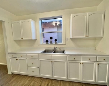 938 E 12th Street - Photo Thumbnail 2