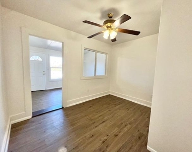 938 E 12th Street - Photo Thumbnail 6