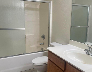 1333 S 220th Drive - Photo Thumbnail 11