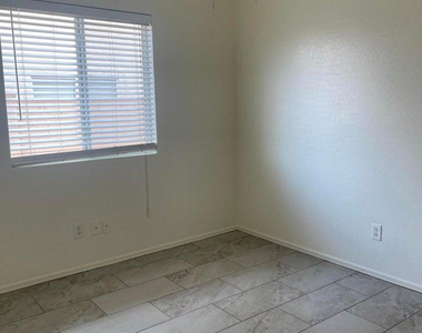 1333 S 220th Drive - Photo Thumbnail 7