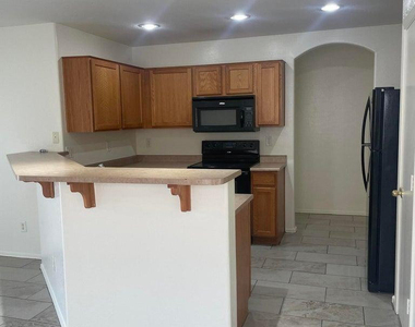 1333 S 220th Drive - Photo Thumbnail 8