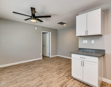 801 E Puget Avenue - Photo Thumbnail 3