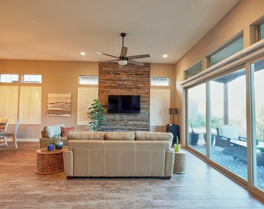26627 N 104th - Photo Thumbnail 9