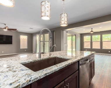 27025 N 69th Lane - Photo Thumbnail 7
