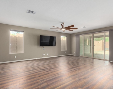 27025 N 69th Lane - Photo Thumbnail 3