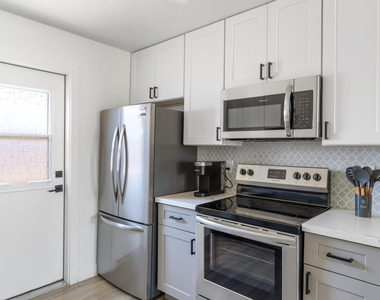 6616 E Avalon Drive - Photo Thumbnail 6