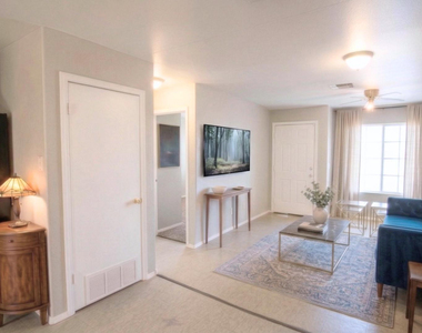 8281 W Sandy Lane - Photo Thumbnail 1