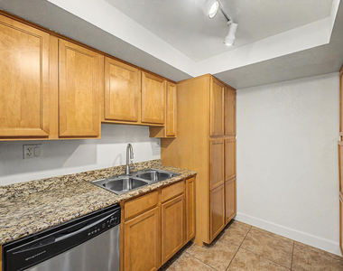 3825 E Camelback Road - Photo Thumbnail 8