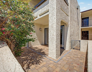 3825 E Camelback Road - Photo Thumbnail 27