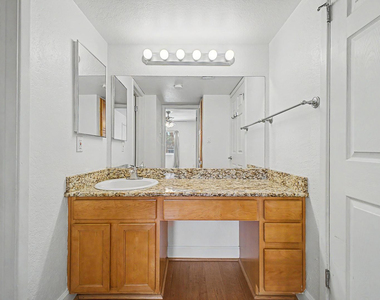3825 E Camelback Road - Photo Thumbnail 15