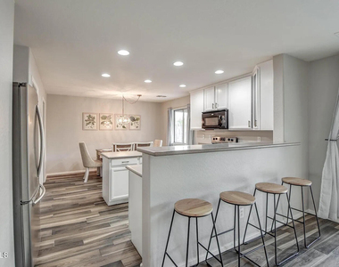 10964 W Taft Street - Photo Thumbnail 10