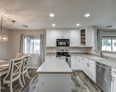 10964 W Taft Street - Photo Thumbnail 3