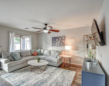 10964 W Taft Street - Photo Thumbnail 8