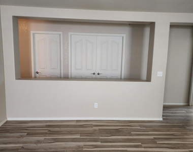 15864 W Evans Drive - Photo Thumbnail 2