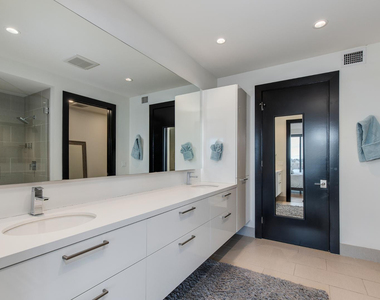 4422 N 75th Street - Photo Thumbnail 14