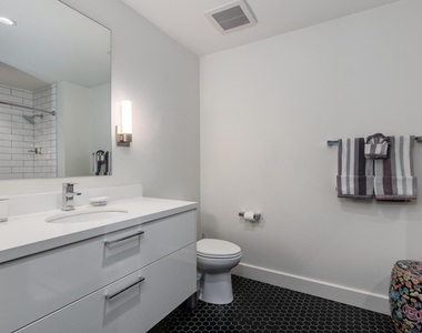 4422 N 75th Street - Photo Thumbnail 12