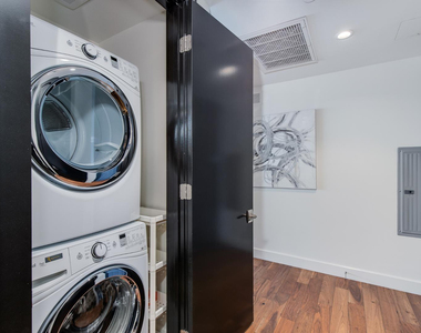 4422 N 75th Street - Photo Thumbnail 6