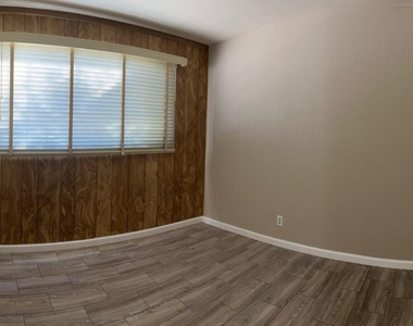 8638 N 8th Street - Photo Thumbnail 6