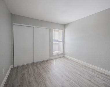 2674 N 43rd Avenue - Photo Thumbnail 14