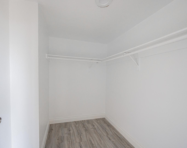 2674 N 43rd Avenue - Photo Thumbnail 11