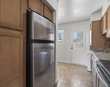7802 E Heatherbrae Avenue - Photo Thumbnail 9