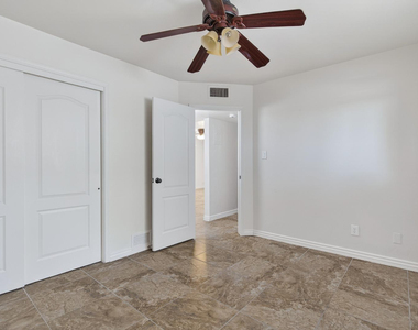 7802 E Heatherbrae Avenue - Photo Thumbnail 18