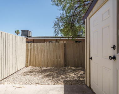 7802 E Heatherbrae Avenue - Photo Thumbnail 21