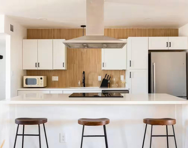 8447 E Vernon Avenue - Photo Thumbnail 6