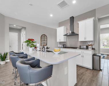 10518 W Albert Lane - Photo Thumbnail 7