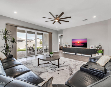 10518 W Albert Lane - Photo Thumbnail 13