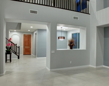 3607 E Salter Drive - Photo Thumbnail 6