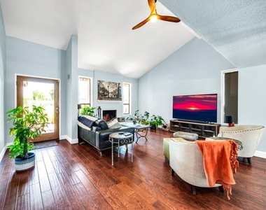 1605 E Candlestick Drive - Photo Thumbnail 16