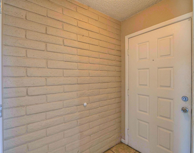 4354 N 82nd Street - Photo Thumbnail 4