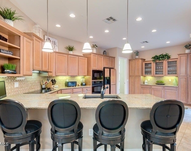 28573 N 128th Drive - Photo Thumbnail 7