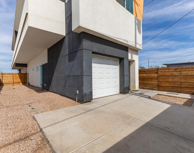 1933 E Monroe Street - Photo Thumbnail 22