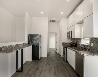 1933 E Monroe Street - Photo Thumbnail 13